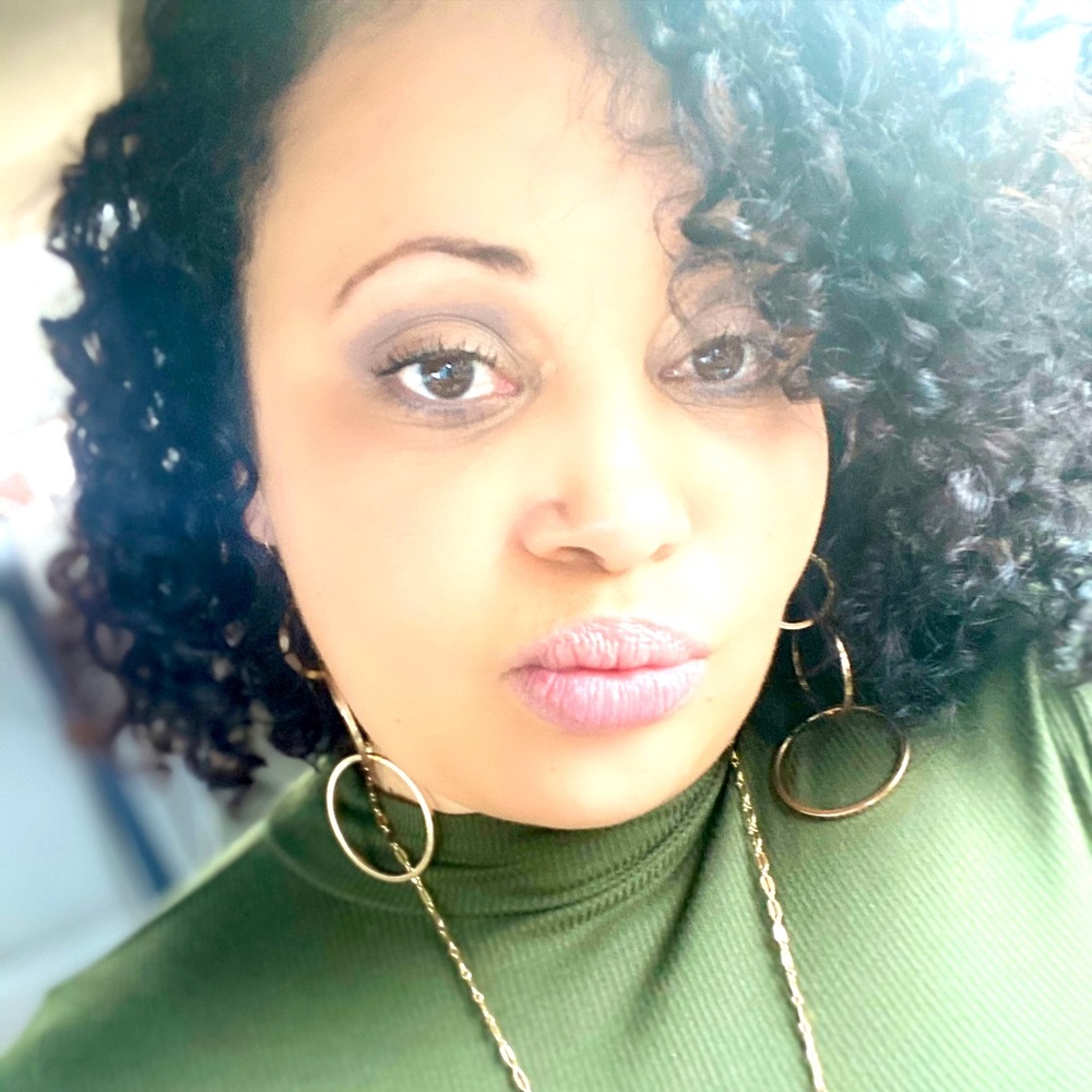 Meet your Posher, Shiranda